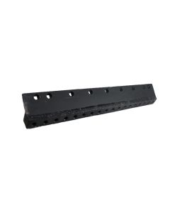 Kovametallipinnoitettu hyvelitappilevy raskaampiin koneisiin ja väghyville (Cat 16M, 24M) – sopii 25 mm tapille, pitkällä lukitusholkilla tai lyhyellä klipsillä.